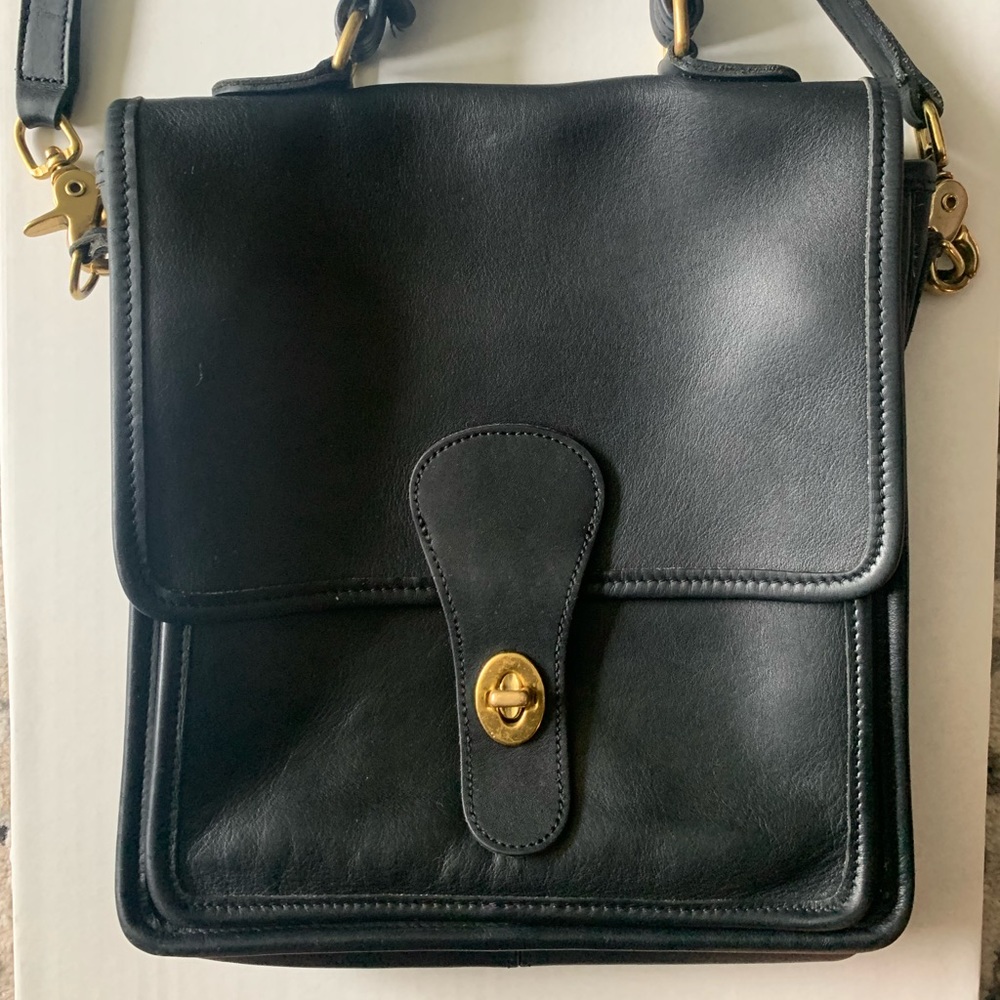 Vintage Coach 5130 Black Leather Willis Station Bag Turnlock Crossbody Purse